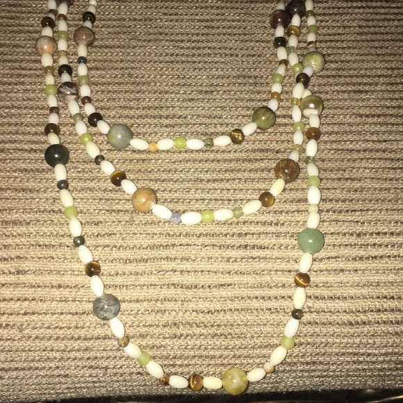 Beaded necklace - Picture 3 of 3